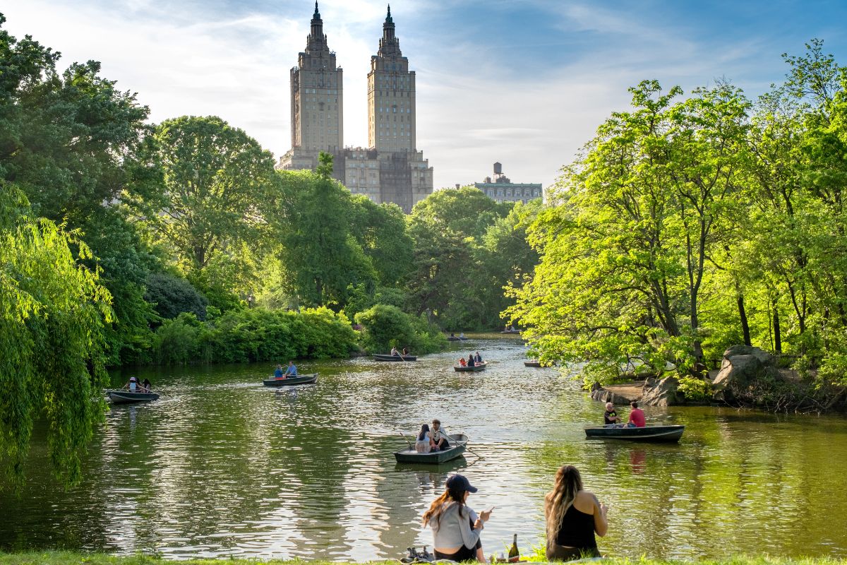 21 fun things to do in central park for a date night or activity | Better Together Here