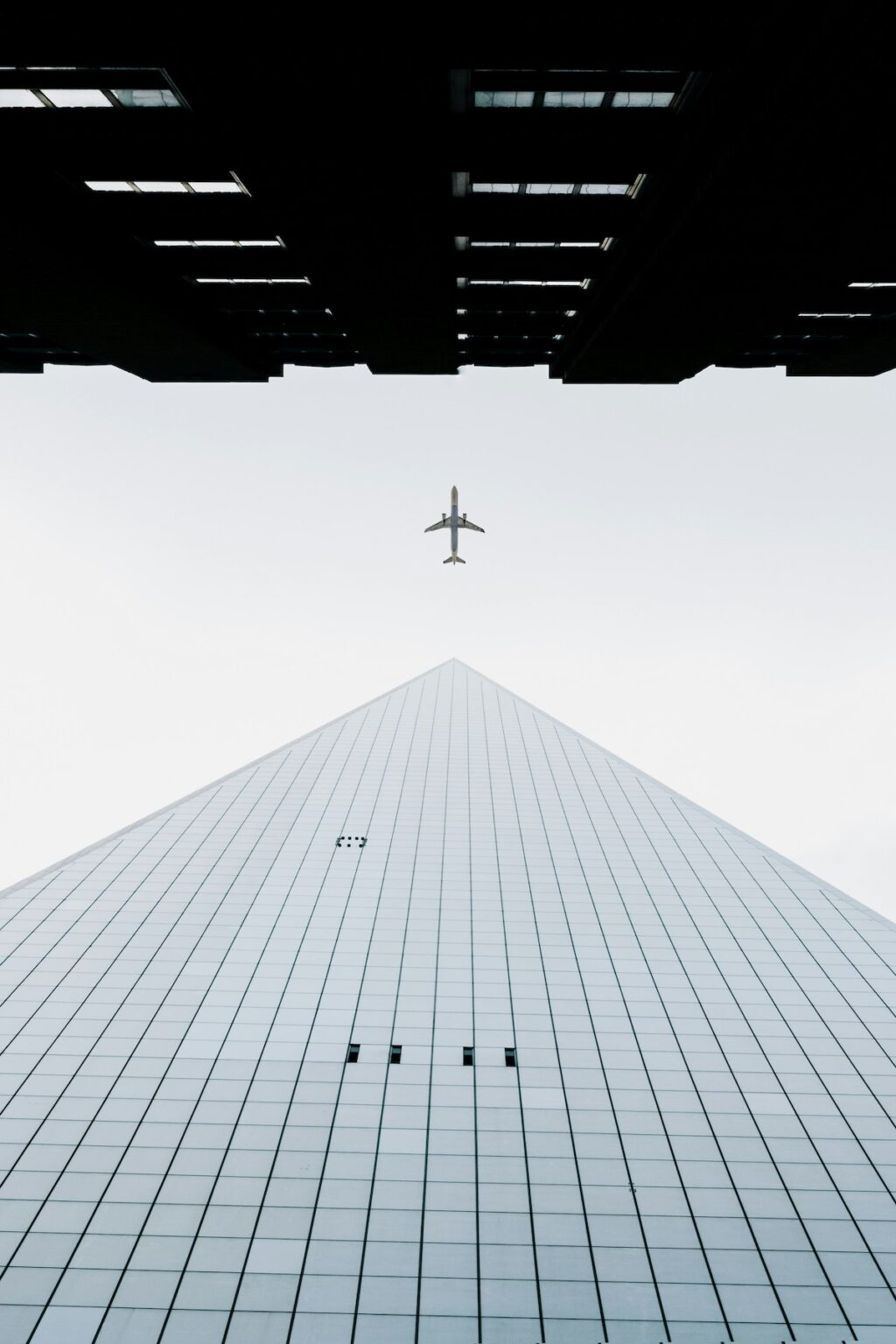 cheapest airport to fly into new york city